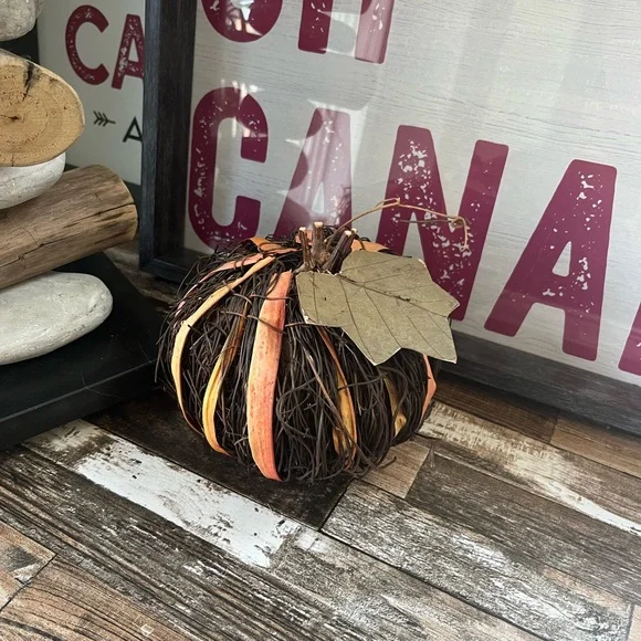 Fall pumpkin decoration - Picture 2 of 2